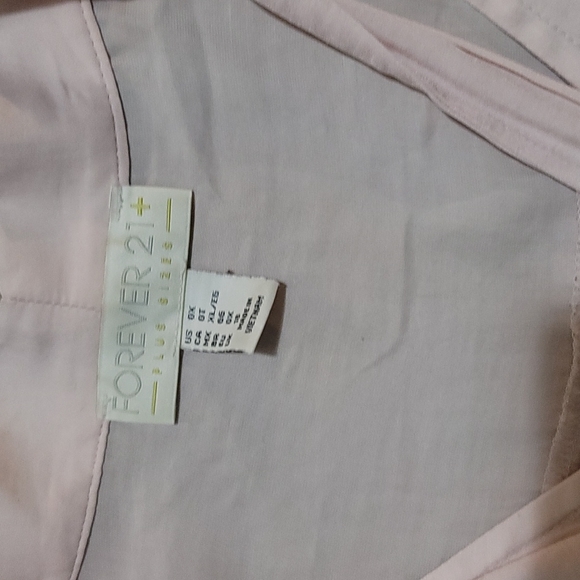 Very gently used pink blouse Forever 21 plus sizes US-OX CA-OT see through thin - Picture 2 of 8